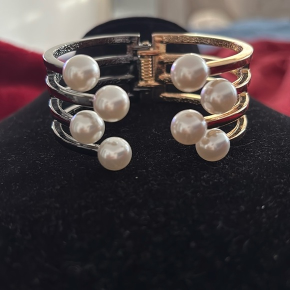 Vintage style pearl Luxury bracelet - Picture 4 of 10